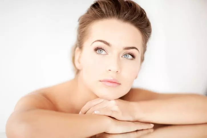 Rajeunir le contour des yeux pour réduire cernes, rides et poches (jusqu'à 54% de remise) - Second Medium