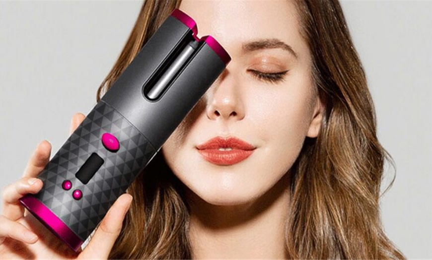 Image 2: Wireless Auto-Rotating Ceramic Hair Curler