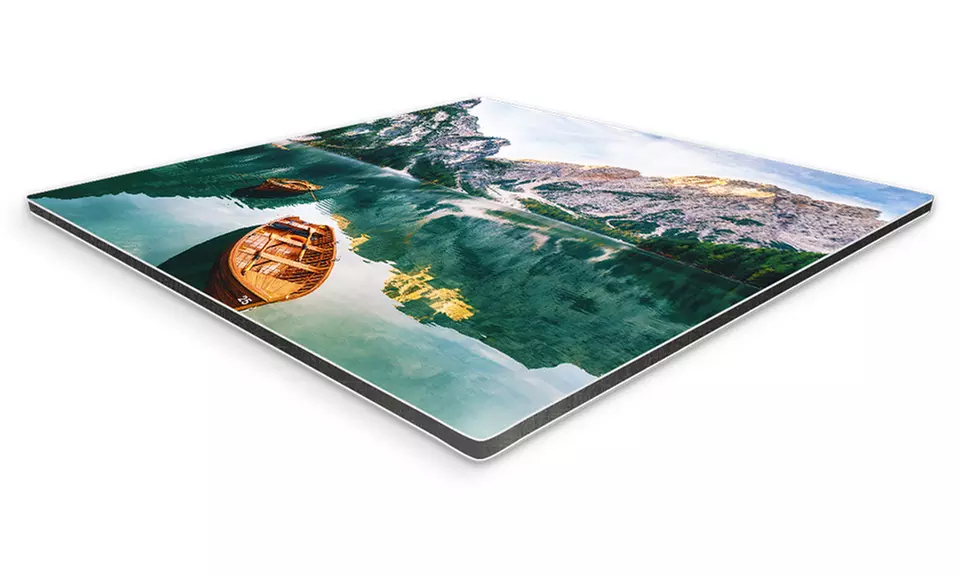 1 of 2 foto's op metaal