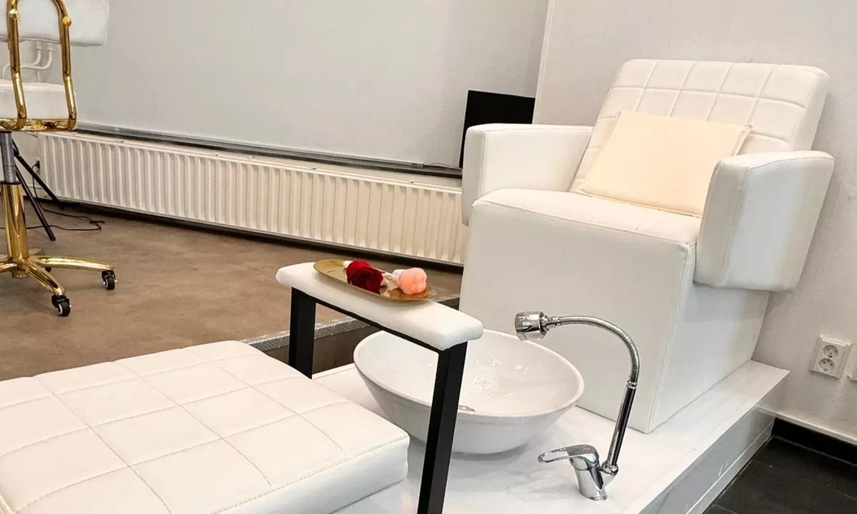 Geef je huid een boost: microneedling incl. serum in hartje Rotterdam