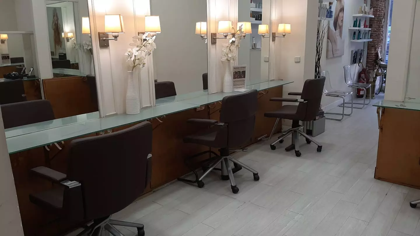 Sesión de peluquería con corte