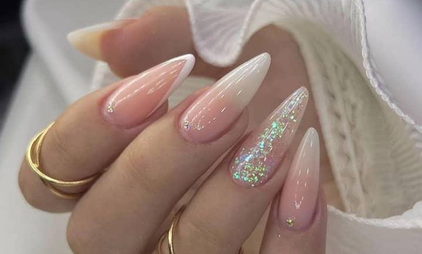 Image 1: Sesión de manicura, pedicura, manipedicura o uñas de gel para 1