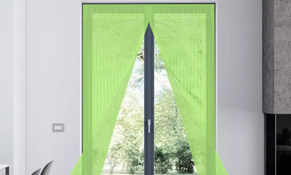 Zanzariera magnetica universale con chiusura calamitata al passaggio