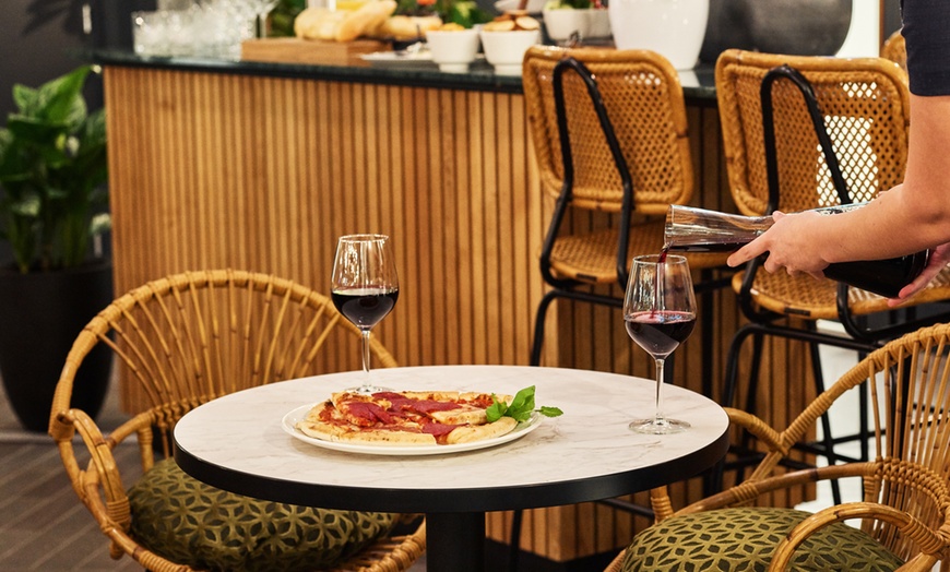 Image 29: Den Haag: kamer voor 2 of 3 incl. ontbijt, naar keuze met pizza