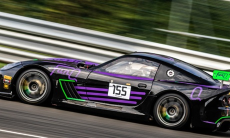 Rouler seul(e) ou accompagné(e) sur circuit dans une voiture de course chez Funq Track Events à Mettet ou à Zolder