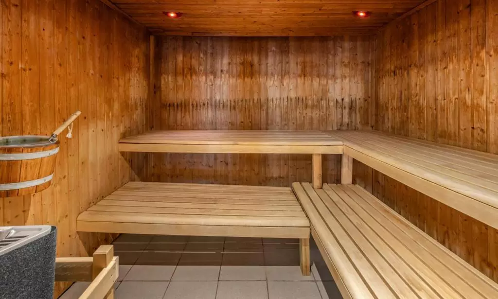 Rolling Hillside Retreat in Devon: Scenic Apartment Stay up to 6