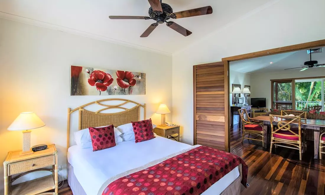 Sunshine Coast: Apartment Stay for Two or Four with Wine and Spa Noosa