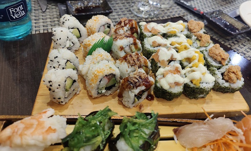 Image 13: Buffet libre de sushi por la noche para dos personas
