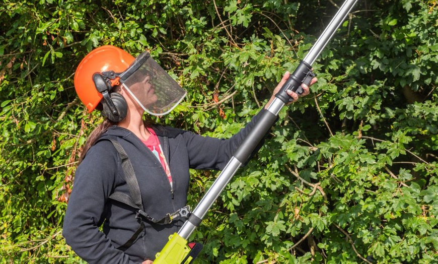 Image 6: Garden Gear Telescopic Chainsaw with Optional Spare Battery