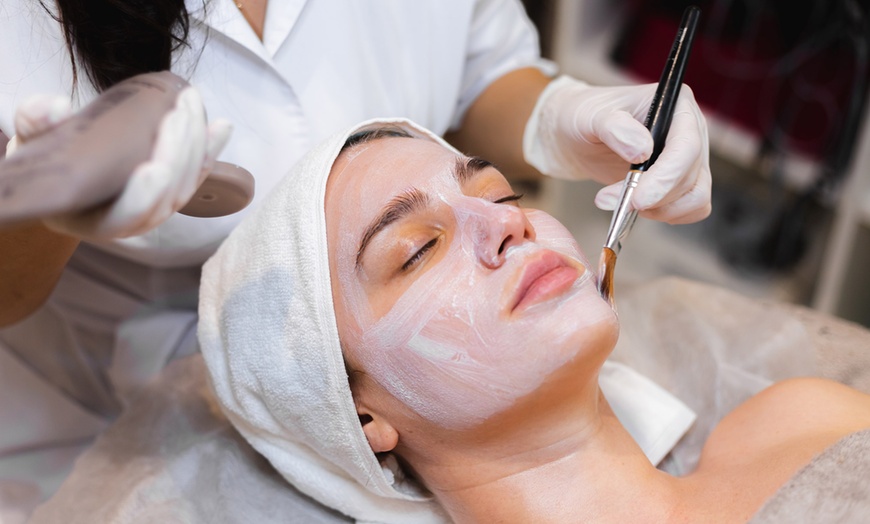 Image 1: Limpieza facial con radiofrecuencia o peeling en Elle Estheticelle