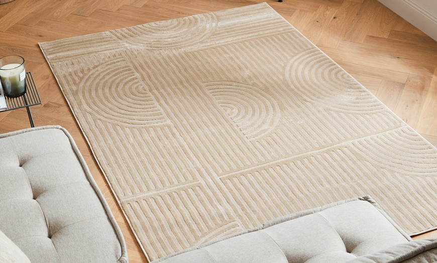 Image 13: Tapis poils ras à motif géométrique aux tons beige de Nazar Rugs