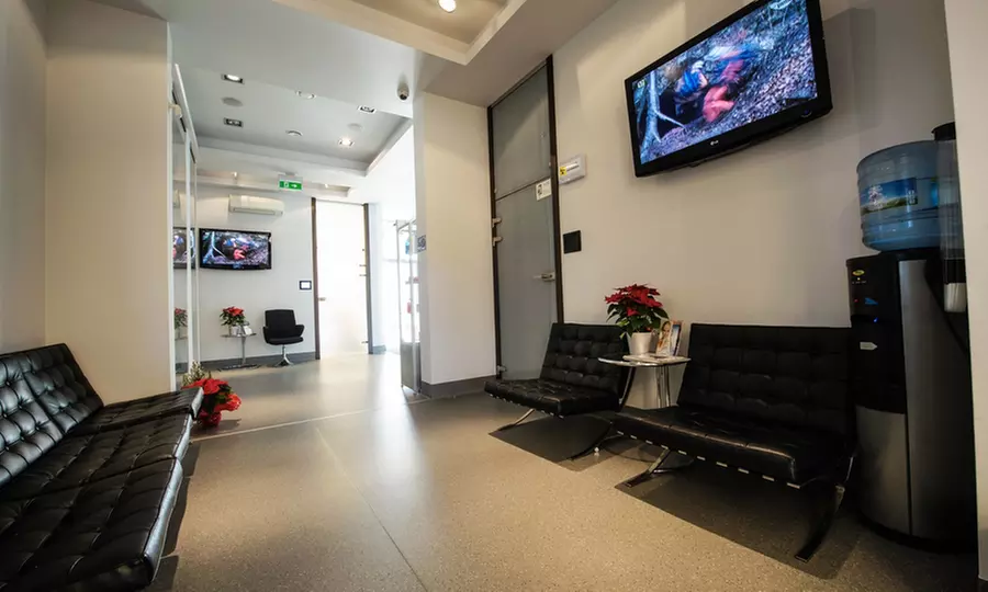 Skaling, piaskowanie, fluoryzacja i więcej dla 1 lub 2 osób