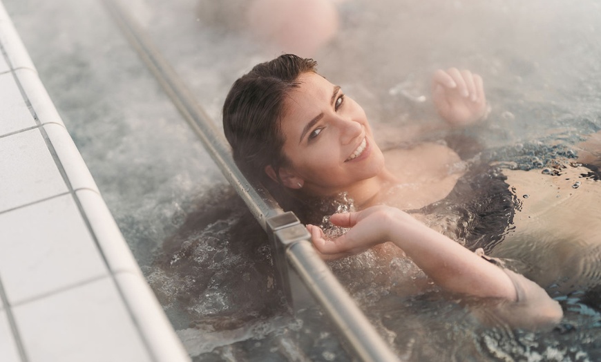 Image 7: Tatrzański relaks we dwoje: wejście do term lub pakiet z noclegiem