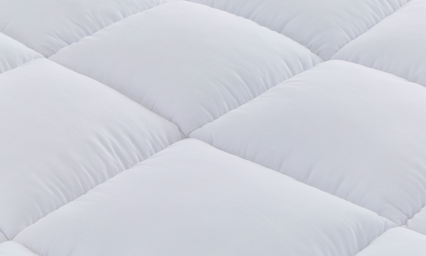 Image 3: Silentnight Mattress Topper