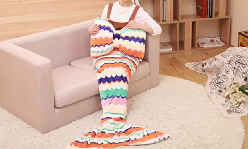 Image 1: Mermaid Blanket with Bow Cushion