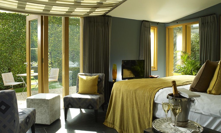 Image 3: Bath: 4* Stay with Cream Tea and Dinner