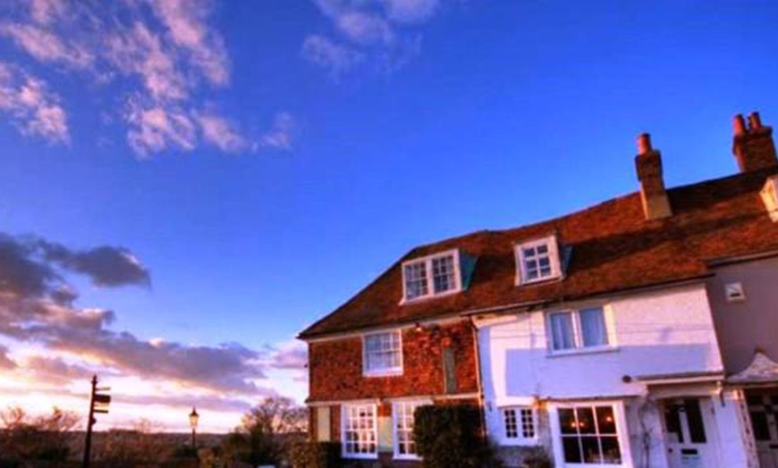 Image 12: Rye: Double or Twin Room with Breakfast