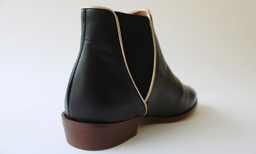 Image 10: Women's Flat Leather Boots