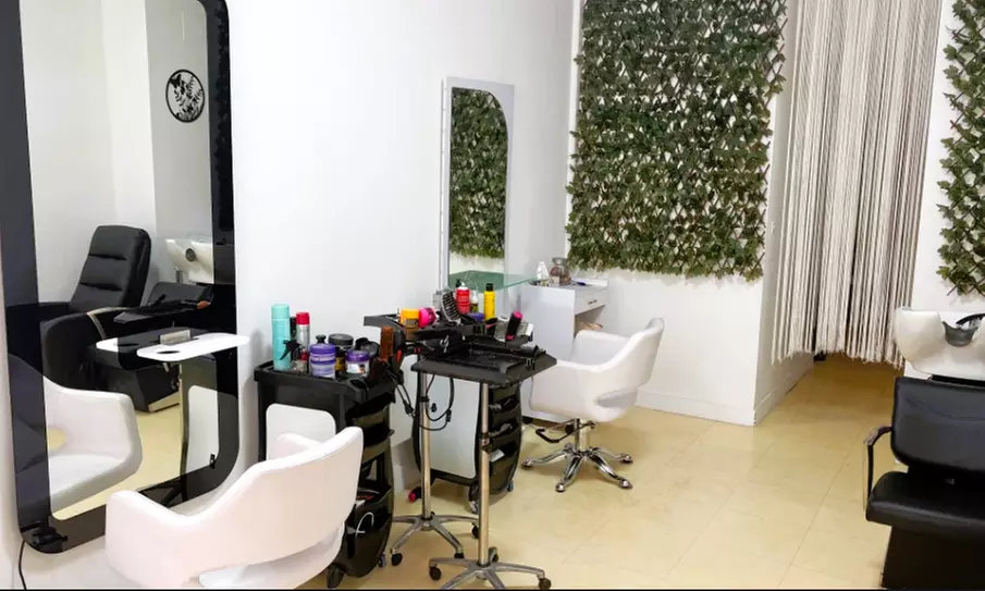 Beauté des mains et/ou des pieds avec pose de vernis semi-permanent