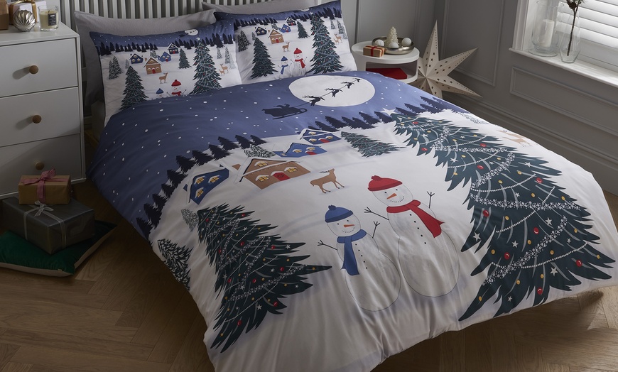 Image 2: Pieridae Christmas Scene Glow-in-the-Dark Reversible Duvet Set