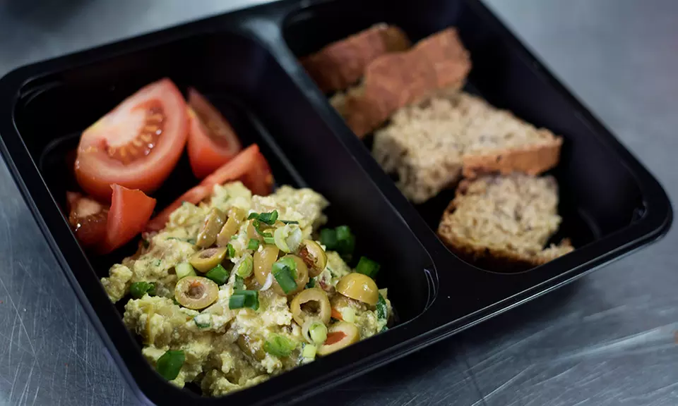 Wegański catering dla sportowców z dostawą