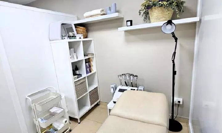 Hasta 72% de dto. en Reducción de grasa/celulitis - Sin marca en Sandra Gutierrez Estetica Avanzada y Bienestar