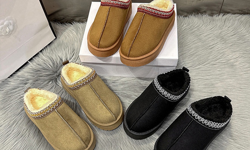 Image 9: Pair of Slip On Warm Slippers for Women
