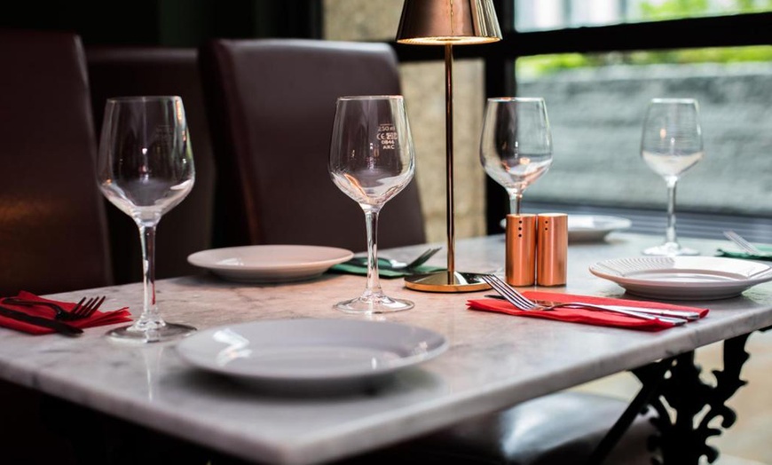 Image 7: 4* London: Standard Double Room Stay with Breakfast