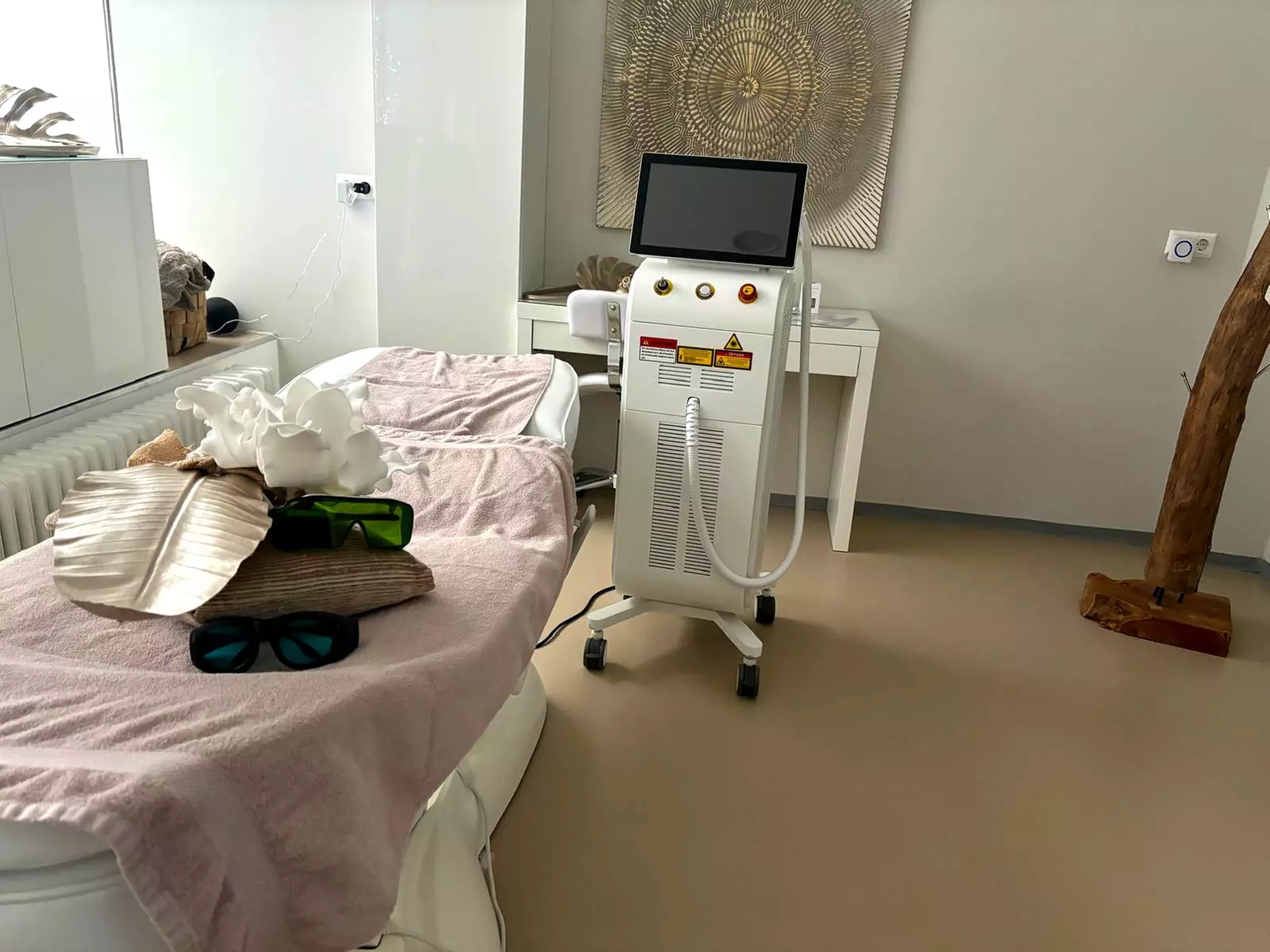 3x Dioden Laser-Haarentfernung an einer kl. oder großen Zone nach Wahl