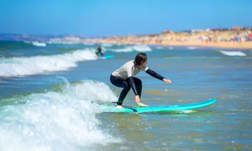 Image 1: Clases de surf de 2 horas en grupos reducidos para 1 o 2 personas