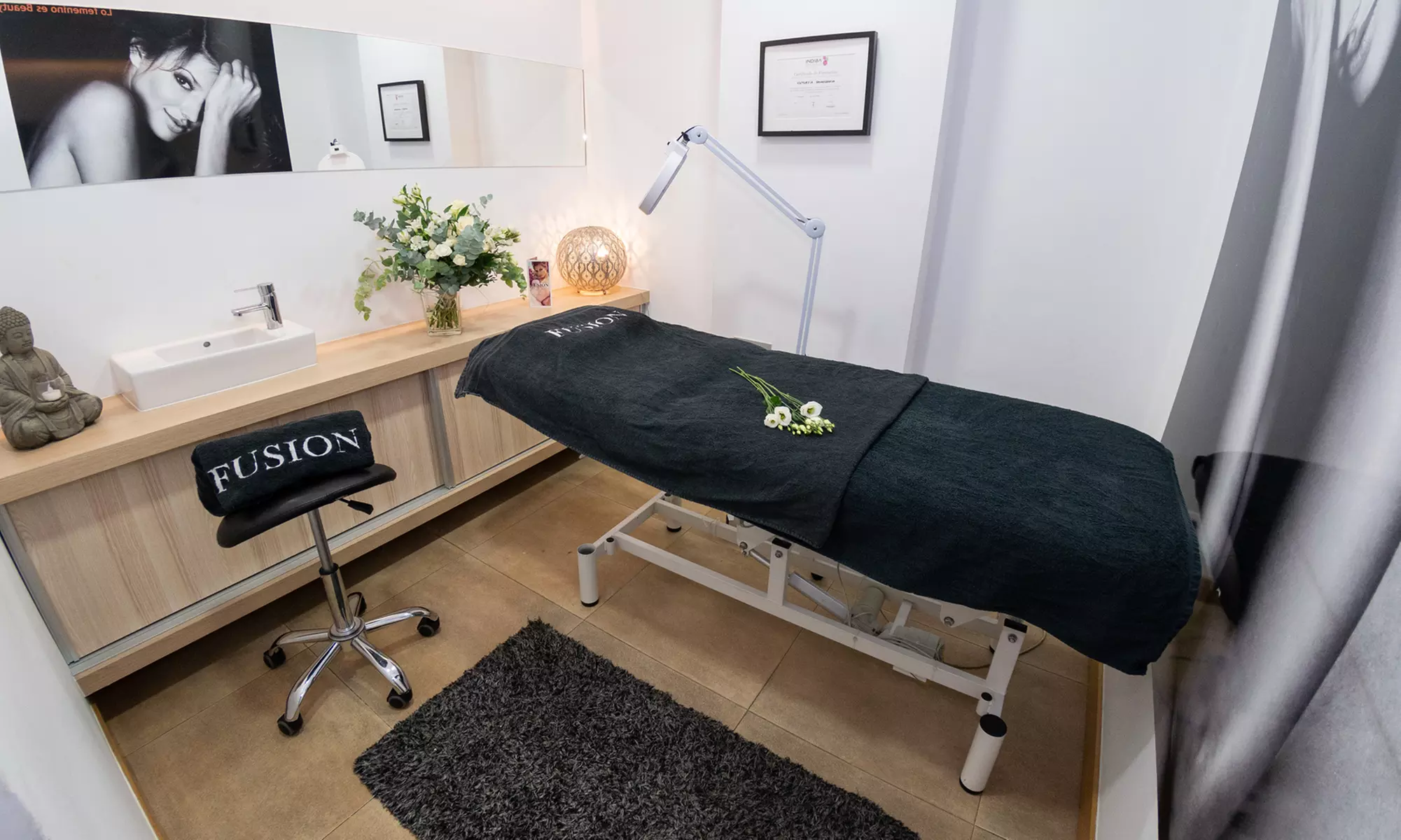 Tratamiento facial con radiofrecuencia, microdermoabrasión y limpieza 6 en 1 desde 29,95 € en Clínicas Láser Fusión - Second Medium