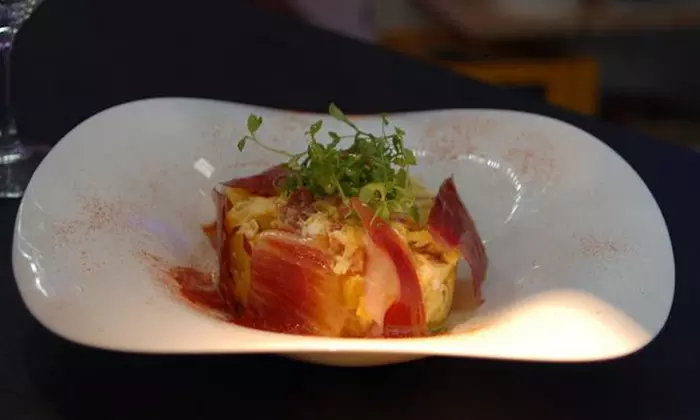 Sabores mediterráneos en restaurante con terraza en pleno Eixample