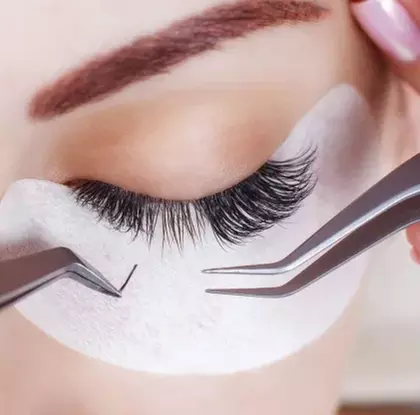 Extensión de pestañas pelo a pelo