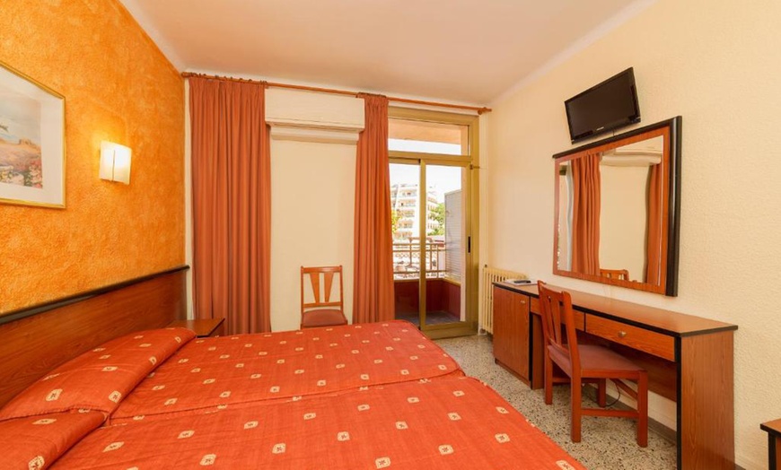 Image 11: Espagne : chambre standard en demi-pension