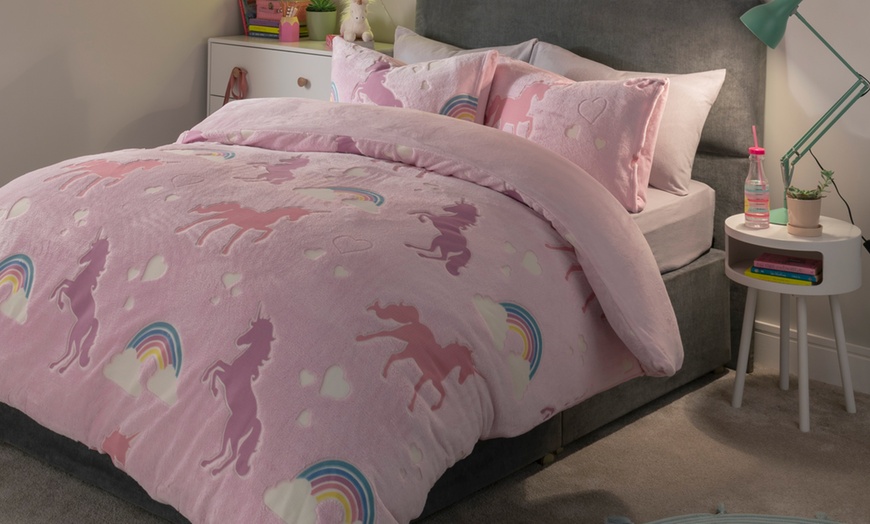 Image 2: Glow in The Dark Fleece Duvet Set