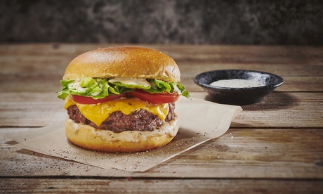 Menu burger au choix et cheesy ball x3 avec thé ou café pour 2 personnes à 14,90 € chez Indépendance Burger Toulouse