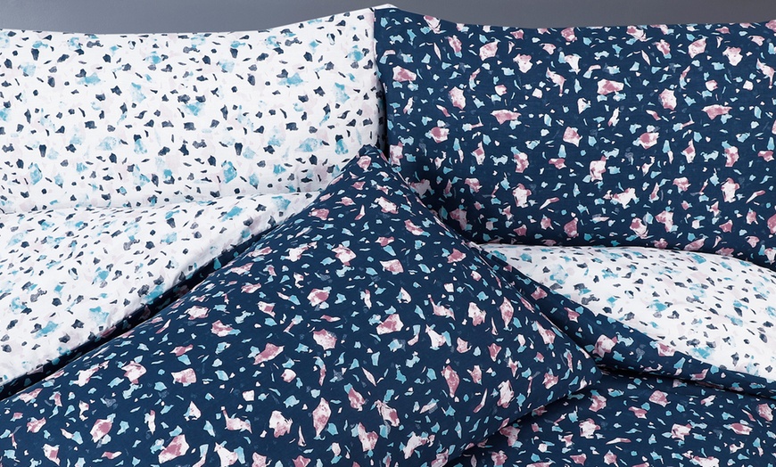 Image 3: Reversible Duvet Set