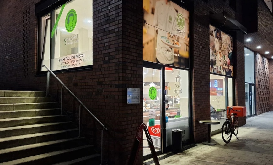 Image 9: Sushi-Platte für 2 oder 4 Personen - Exklusive Sushi-Auswahl