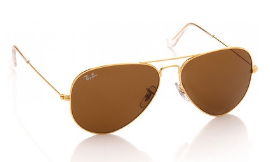 Image 6: Classic Ray-Ban Aviators