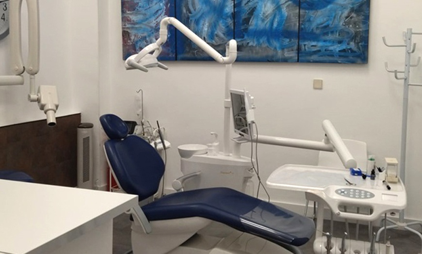 Image 1: Férula de descarga a elegir y opción a limpieza dental para 1 persona