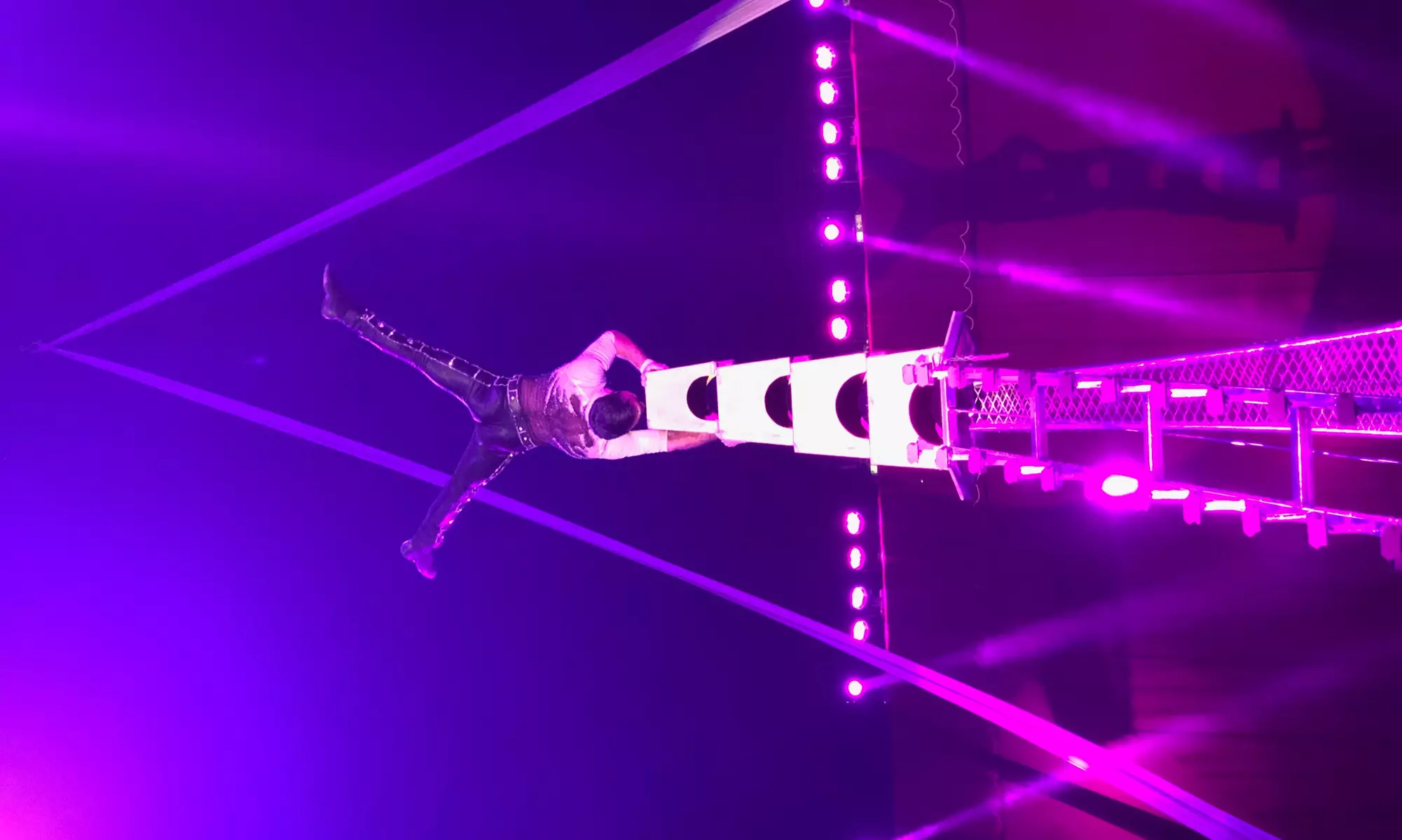 Do Portugal Circus (March 13–April 26) - Second Medium