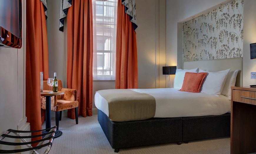 Image 4: City Stay in Liverpool: Stay for 2 with Bottle of Wine &Late Check-Out