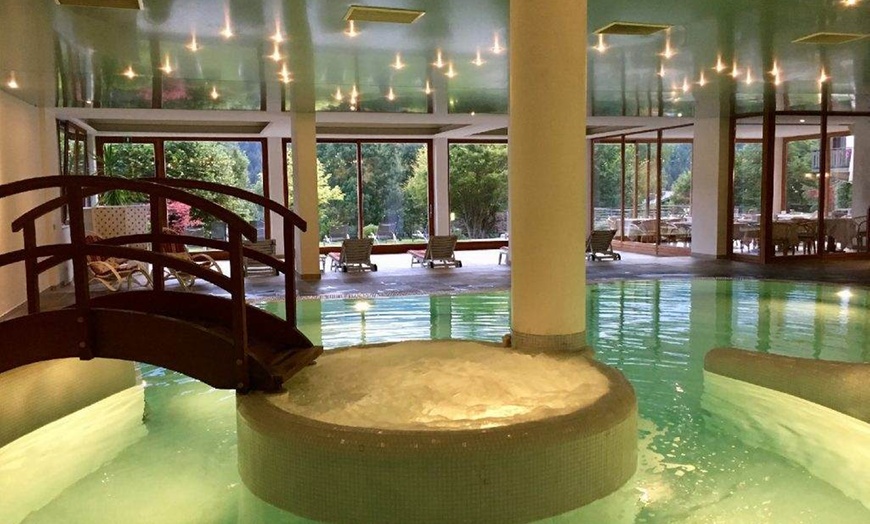 Image 11: Dolomiti 4*: camera doppia con mezza pensione, snack e Spa