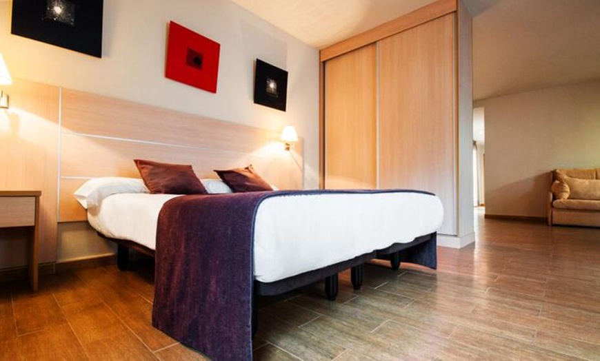 Image 5: Bilbao: 1, 2 o 3 noches con desayuno y spa