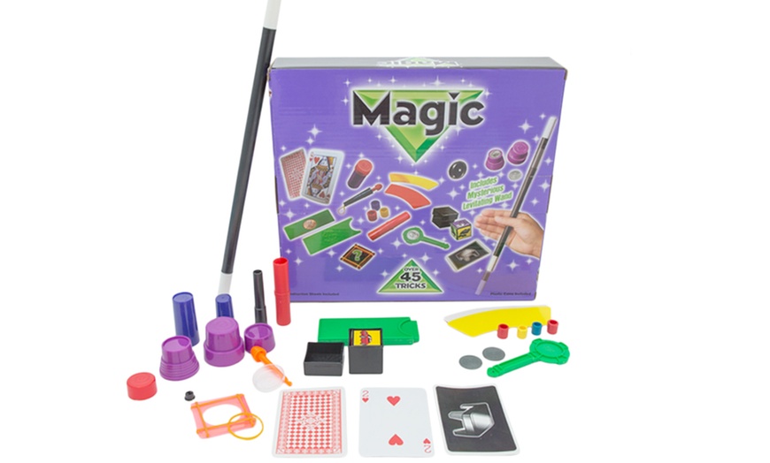 Image 1: Kids' 45 Magic Tricks Set