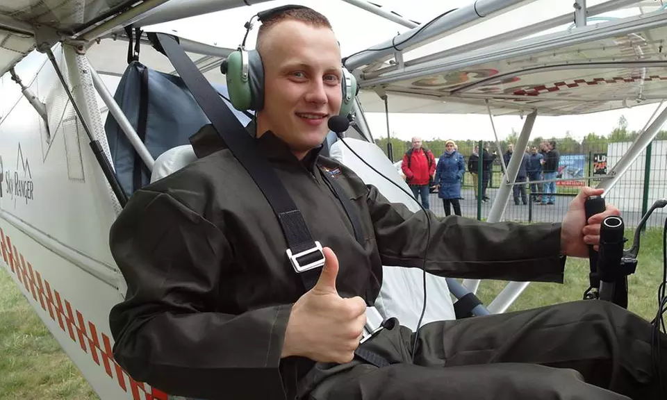 Niezapomniane przeżycie: lot z adrenaliną, szkolenie pilota i więcej