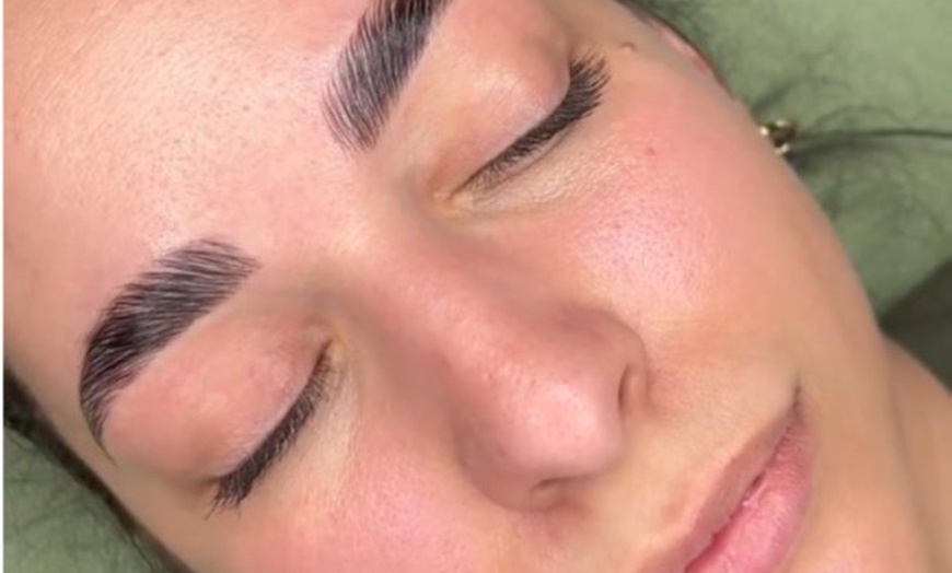 Image 2: Wimpern-Lifting und/oder Augenbrauen-Lifting inkl. Färben/Zupfen