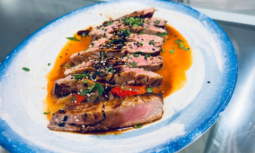 Image 1: Menú El Salitre para 2 personas con opción prémium a botella de vino