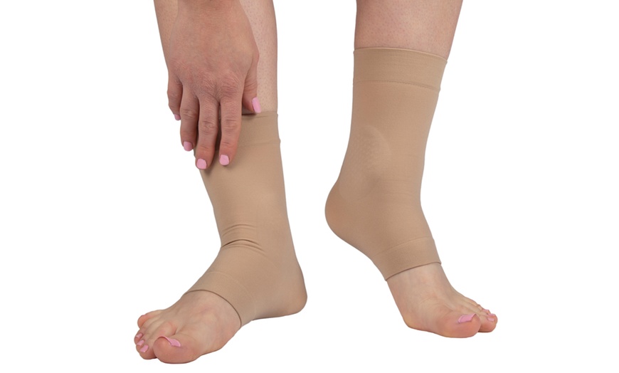 Image 4: Pro11 Wellbeing Gel Ankle Sleeves