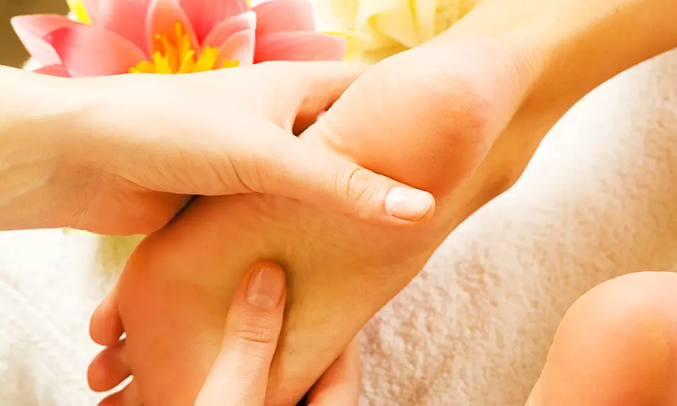 Reflexología podal con masaje